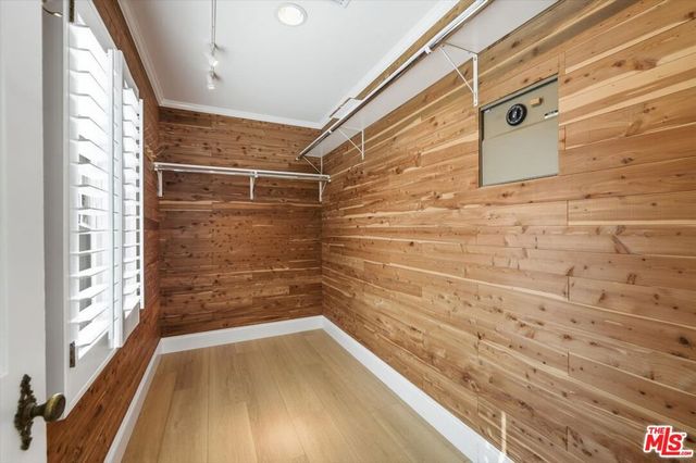 3801 Longridge Avenue, Sherman Oaks, CA 91423