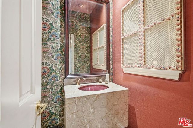 3801 Longridge Avenue, Sherman Oaks, CA 91423