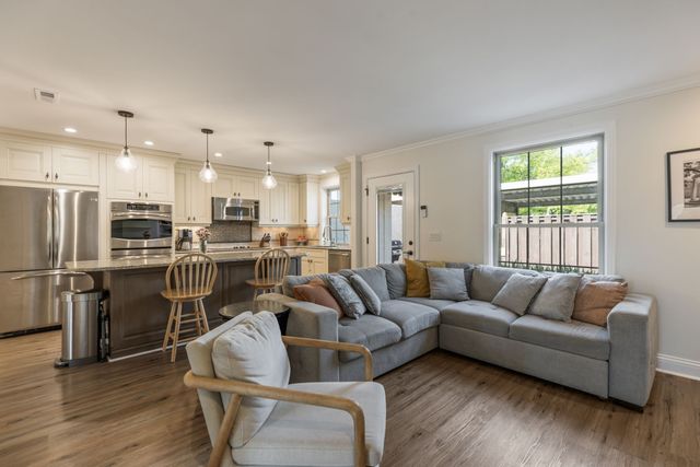 928 Todd Preis Dr, Nashville, TN 37221