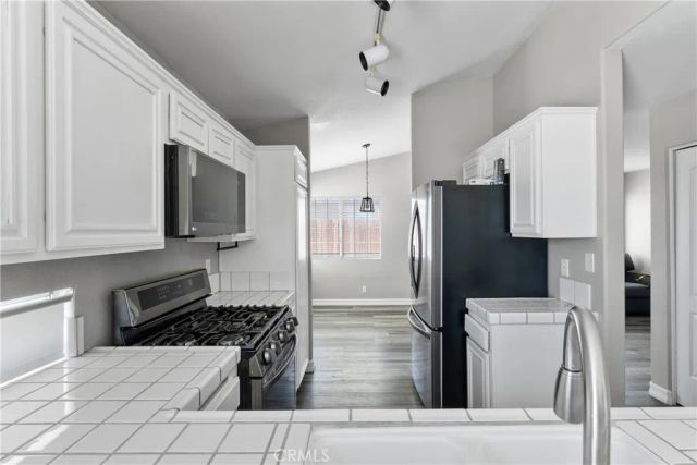 3106 Old Country, Rosamond, CA 93560