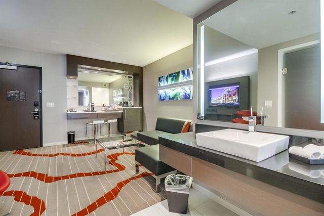 207 5Th Ave 442, San Diego, CA 92101