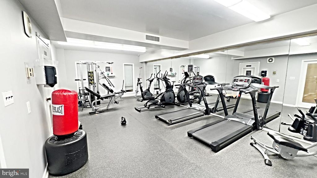 Image 15 of property listing at 3450 TOLEDO TER #303, Hyattsville, MD 20782