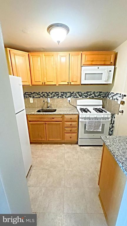 Image 6 of property listing at 3450 TOLEDO TER #303, Hyattsville, MD 20782