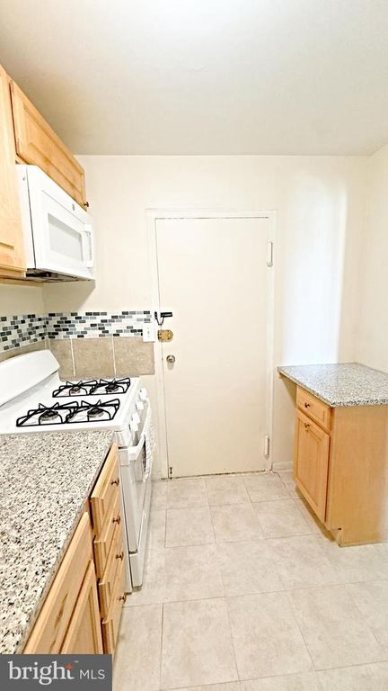 Image 8 of property listing at 3450 TOLEDO TER #303, Hyattsville, MD 20782