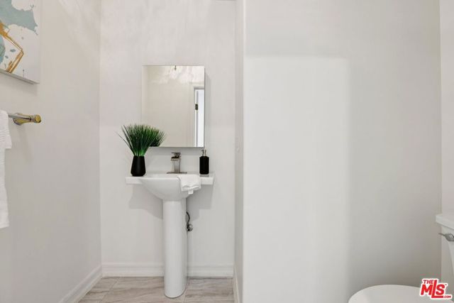 17315 Lassen Street, Northridge, CA 91325