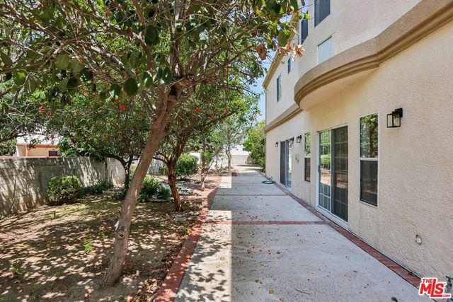 17315 Lassen Street, Northridge, CA 91325