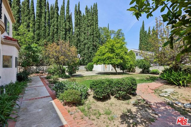 17315 Lassen Street, Northridge, CA 91325