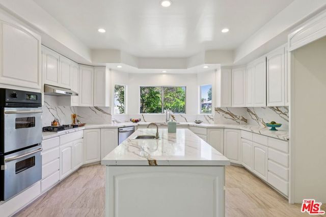 17315 Lassen Street, Northridge, CA 91325