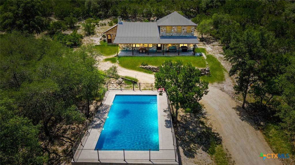 1539 River Road, Concan, TX 78838