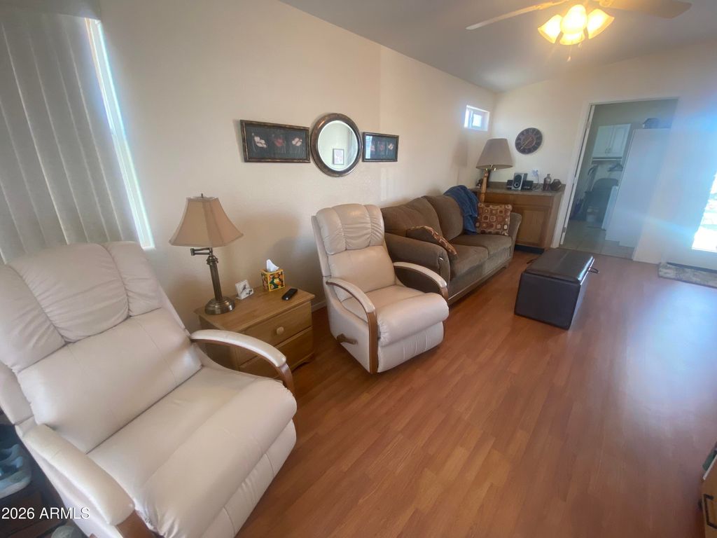 Image 5 of property listing at 1639 W YUMA Avenue 639, Apache Junction, AZ 85119