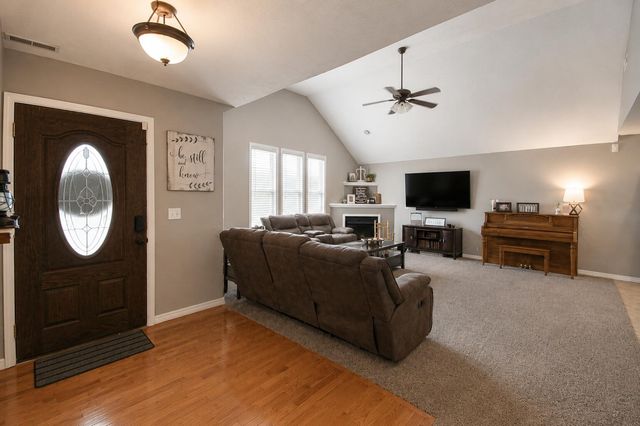 209 Sparrow Lane, Willard, MO 65781