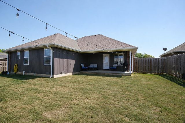 209 Sparrow Lane, Willard, MO 65781
