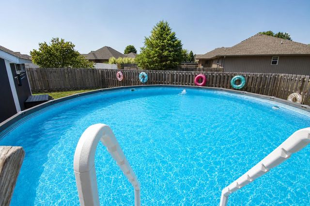 209 Sparrow Lane, Willard, MO 65781