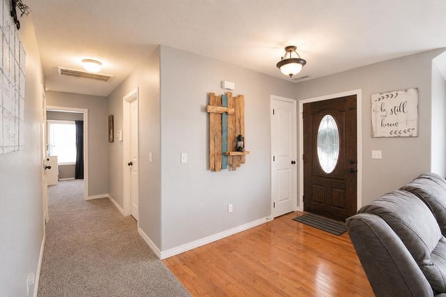 209 Sparrow Lane, Willard, MO 65781