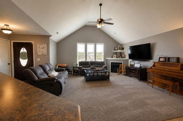 209 Sparrow Lane, Willard, MO 65781