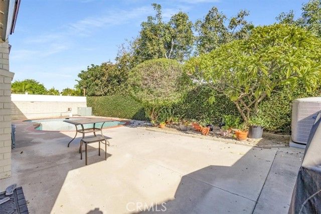 2909 S Rita Way, Santa Ana, CA 92704