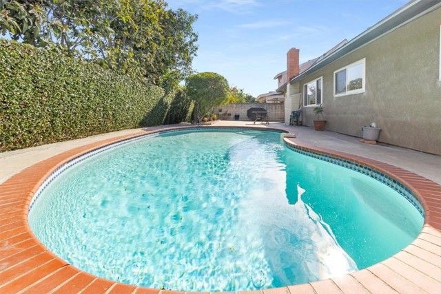 2909 S Rita Way, Santa Ana, CA 92704