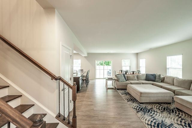 269 Grassy Glen Dr, Gallatin, TN 37066