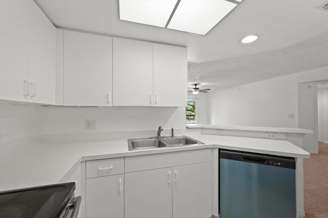 4159 N Haverhill Road 1307, West Palm Beach, FL 33417