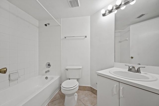 4159 N Haverhill Road 1307, West Palm Beach, FL 33417