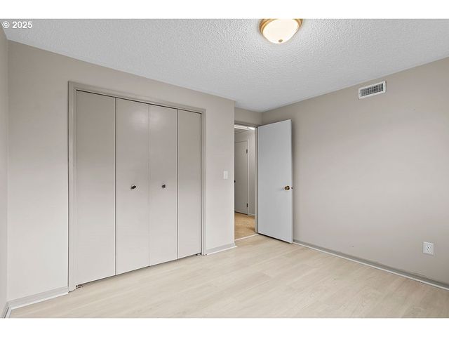 9 BRITTEN Ct, Lake Oswego, OR 97035