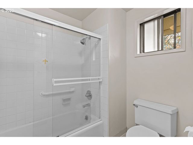 9 BRITTEN Ct, Lake Oswego, OR 97035