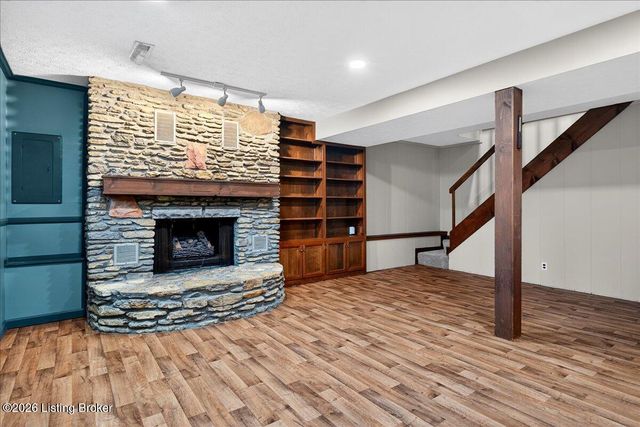 3502 Maple Leaf Dr, La Grange, KY 40031