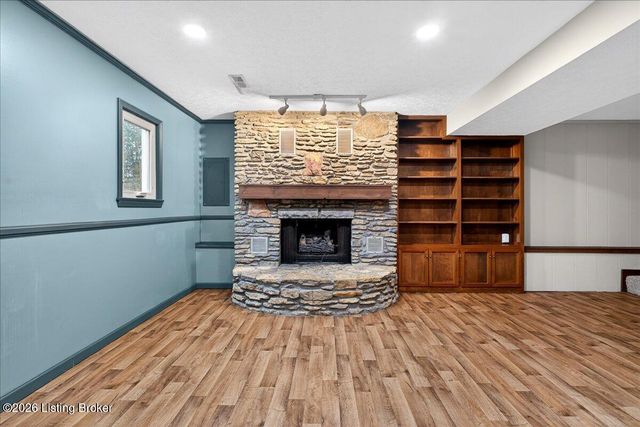 3502 Maple Leaf Dr, La Grange, KY 40031