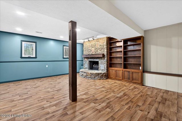 3502 Maple Leaf Dr, La Grange, KY 40031