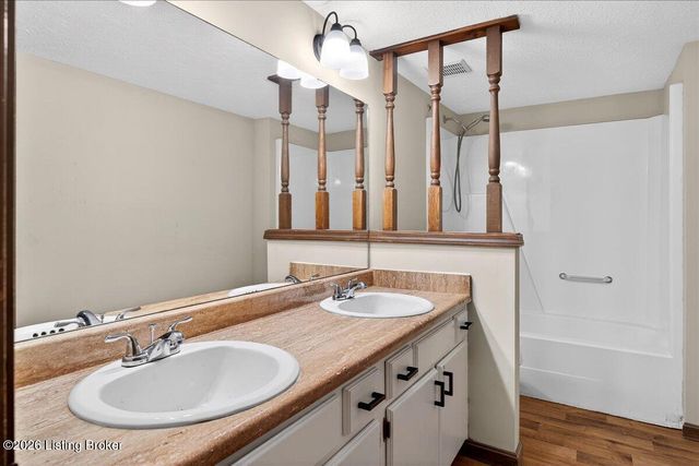 3502 Maple Leaf Dr, La Grange, KY 40031