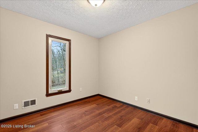 3502 Maple Leaf Dr, La Grange, KY 40031