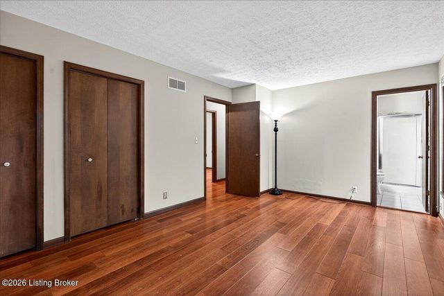 3502 Maple Leaf Dr, La Grange, KY 40031