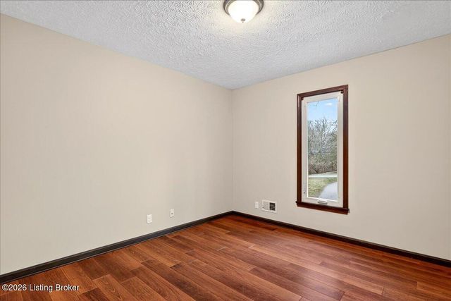 3502 Maple Leaf Dr, La Grange, KY 40031