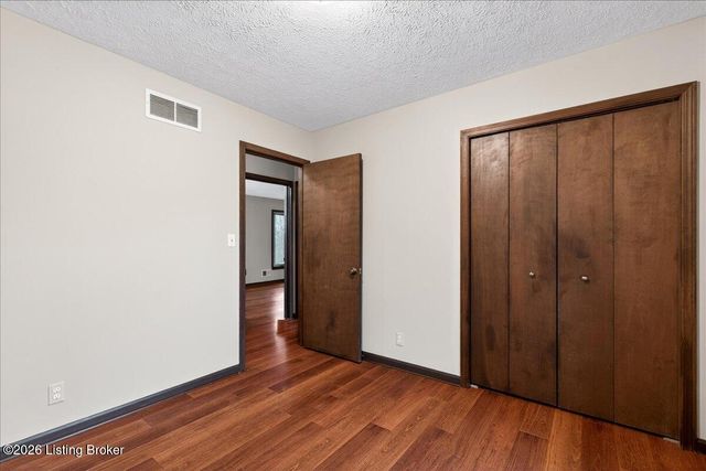 3502 Maple Leaf Dr, La Grange, KY 40031