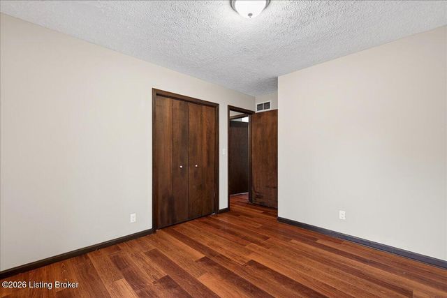 3502 Maple Leaf Dr, La Grange, KY 40031