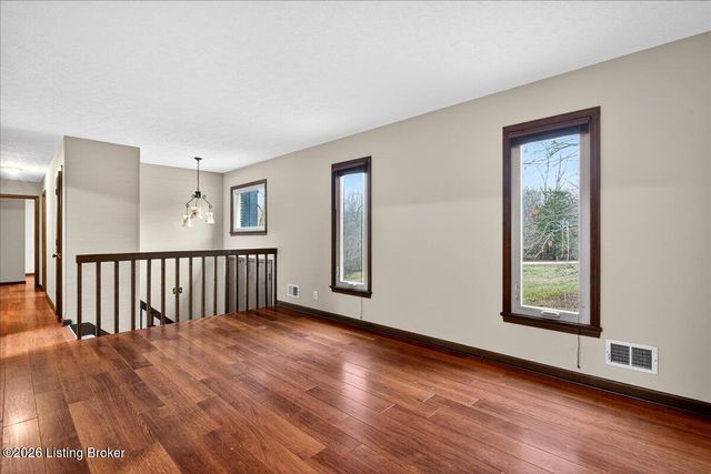 3502 Maple Leaf Dr, La Grange, KY 40031