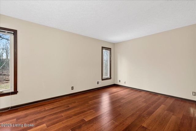 3502 Maple Leaf Dr, La Grange, KY 40031