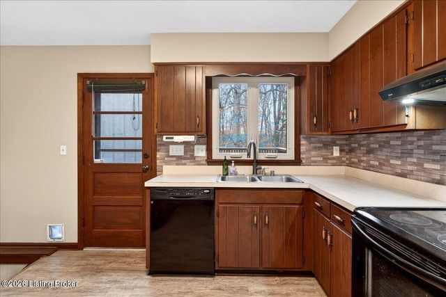 3502 Maple Leaf Dr, La Grange, KY 40031