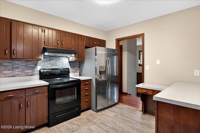 3502 Maple Leaf Dr, La Grange, KY 40031