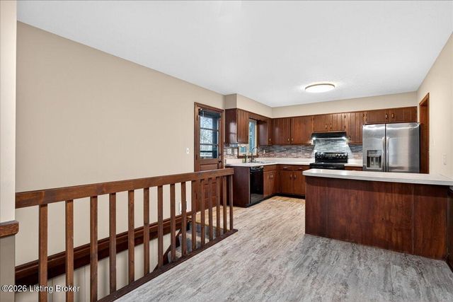 3502 Maple Leaf Dr, La Grange, KY 40031