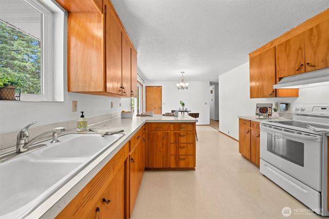 27405 Retreat Kanasket Road SE, Ravensdale, WA 98051