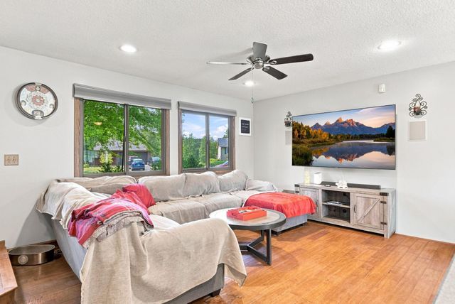6600 Stratford Road, Woodbury, MN 55125