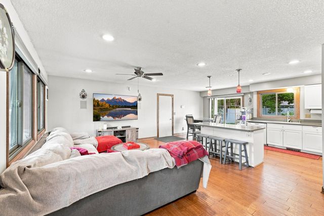 6600 Stratford Road, Woodbury, MN 55125