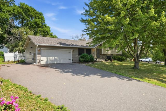 6600 Stratford Road, Woodbury, MN 55125