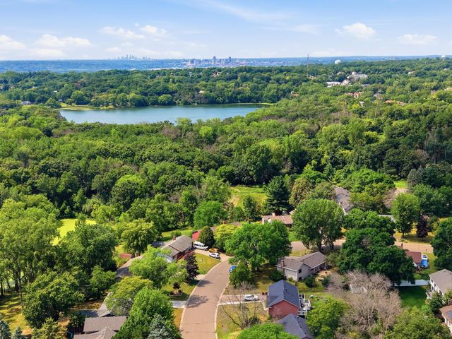 6600 Stratford Road, Woodbury, MN 55125