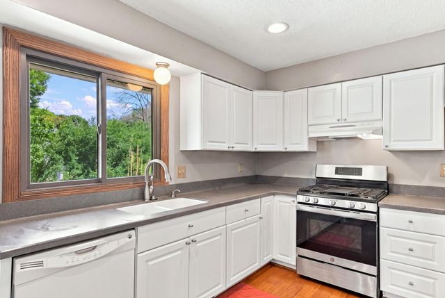 6600 Stratford Road, Woodbury, MN 55125