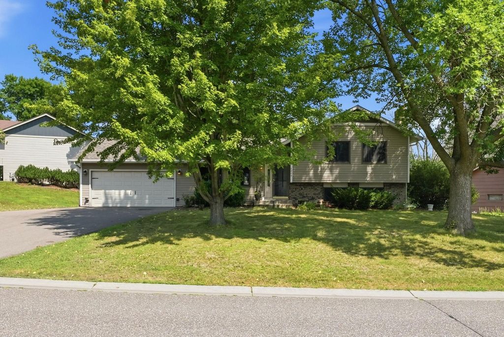 6600 Stratford Road, Woodbury, MN 55125
