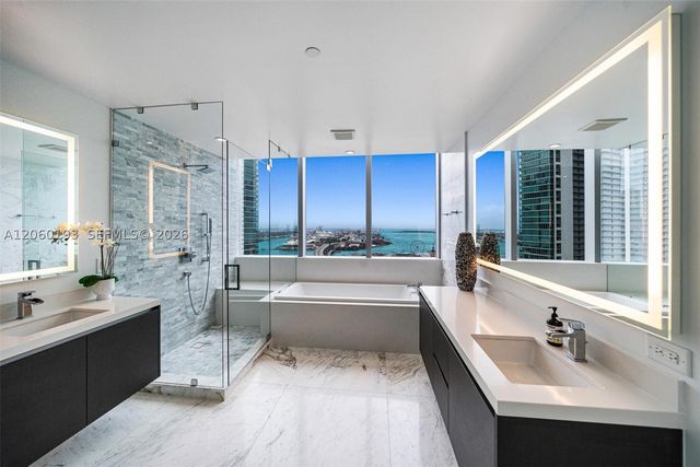 851 NE 1st Ave 2911, Miami, FL 33132
