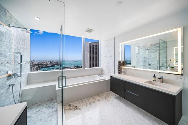 851 NE 1st Ave 2911, Miami, FL 33132