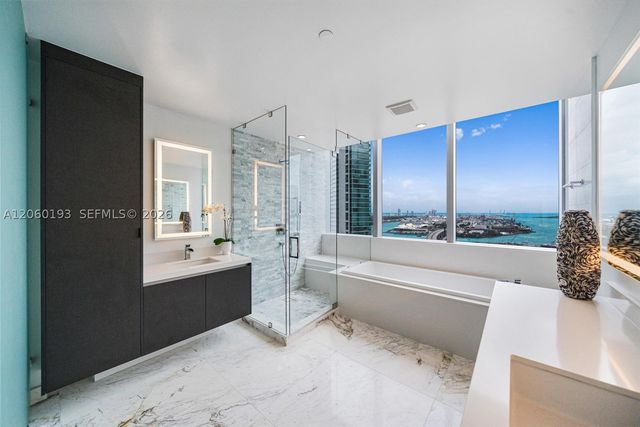 851 NE 1st Ave 2911, Miami, FL 33132